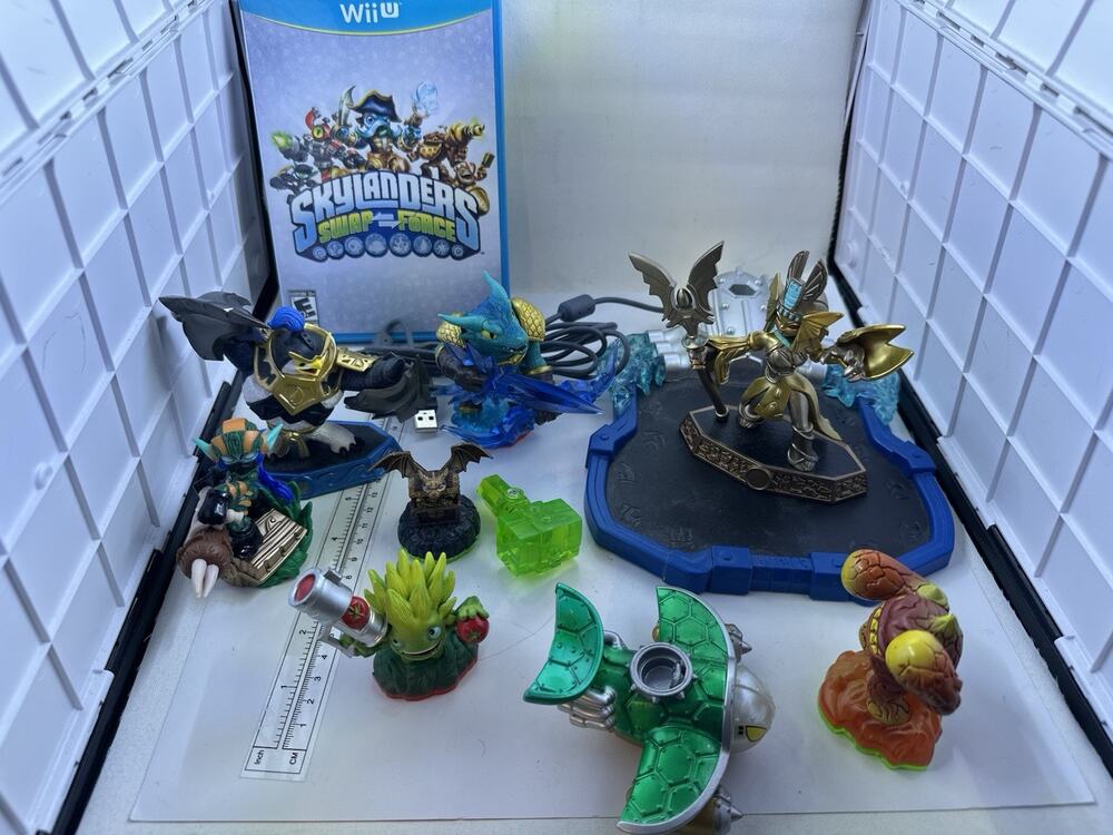 Skylanders Swap Force Wii U Mix lot Game w Portal and Figures